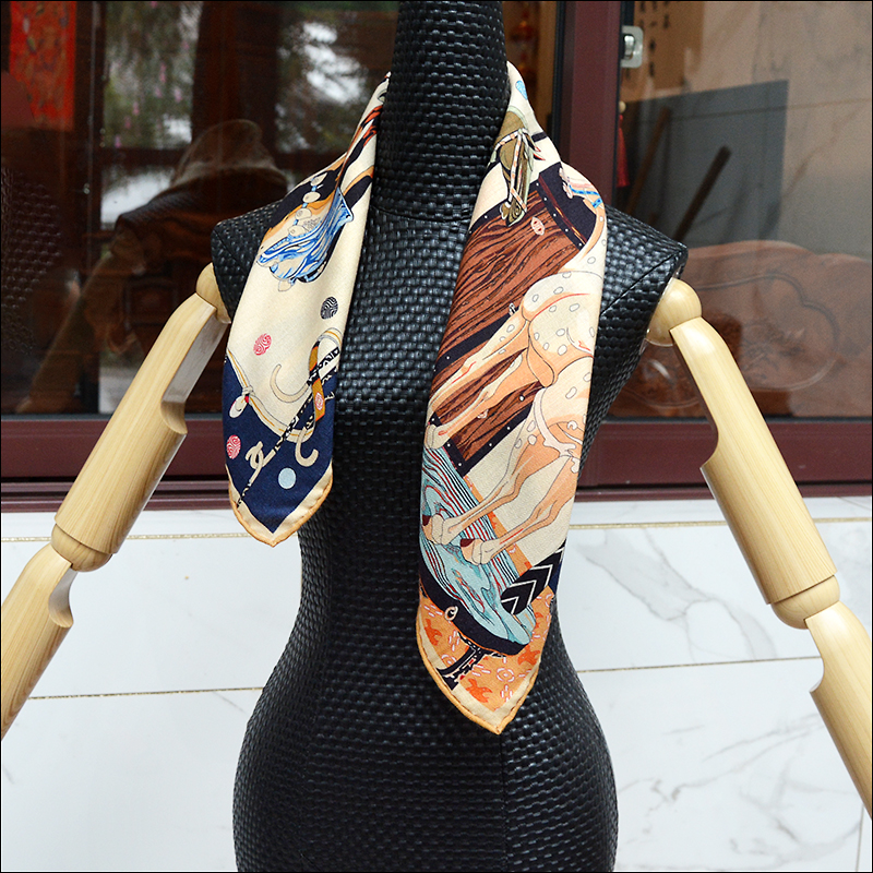 Écharpe beige double face en mélange de laine de soie contrastée 65 avec motif à chevrons bord roulé à la main "65F0004"