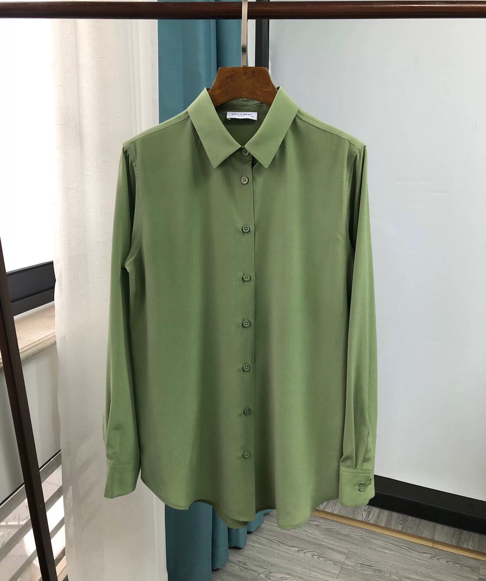 Femmes haut de gamme classique couleur unie 100% soie véritable T-Shirts soyeux sable lavé mûrier soie à manches longues Blouses hauts élégants