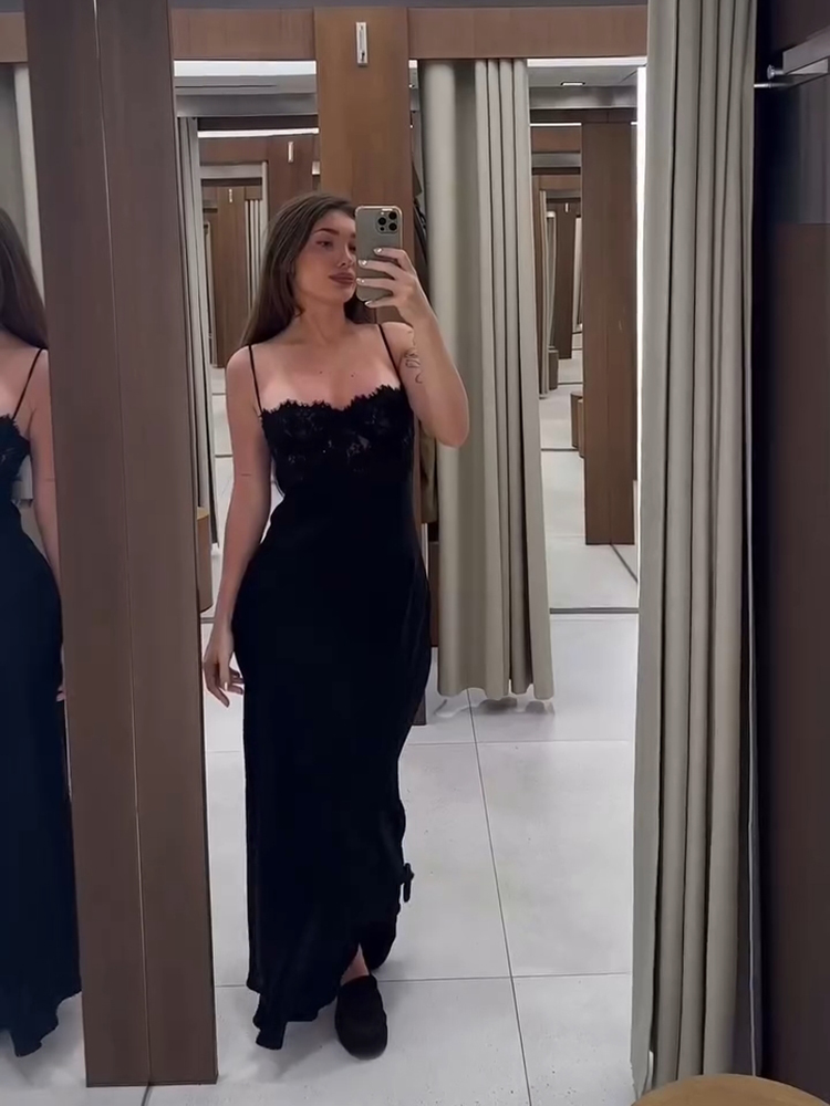 Robe mini moulante unie à manches évasées et dos nu, avec ceinture à sequins, blanche scintillante, style portefeuille, pour soirée chic été 2026