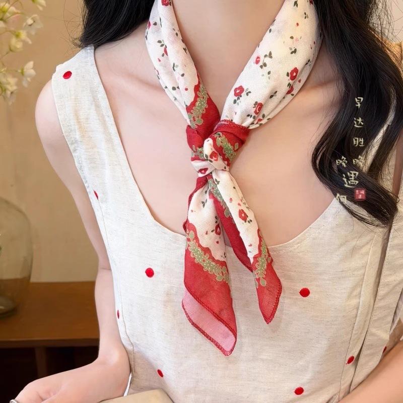 Foulard floral pour femmes, doux, respirant, léger et confortable, idéal pour les vacances et les voyages.