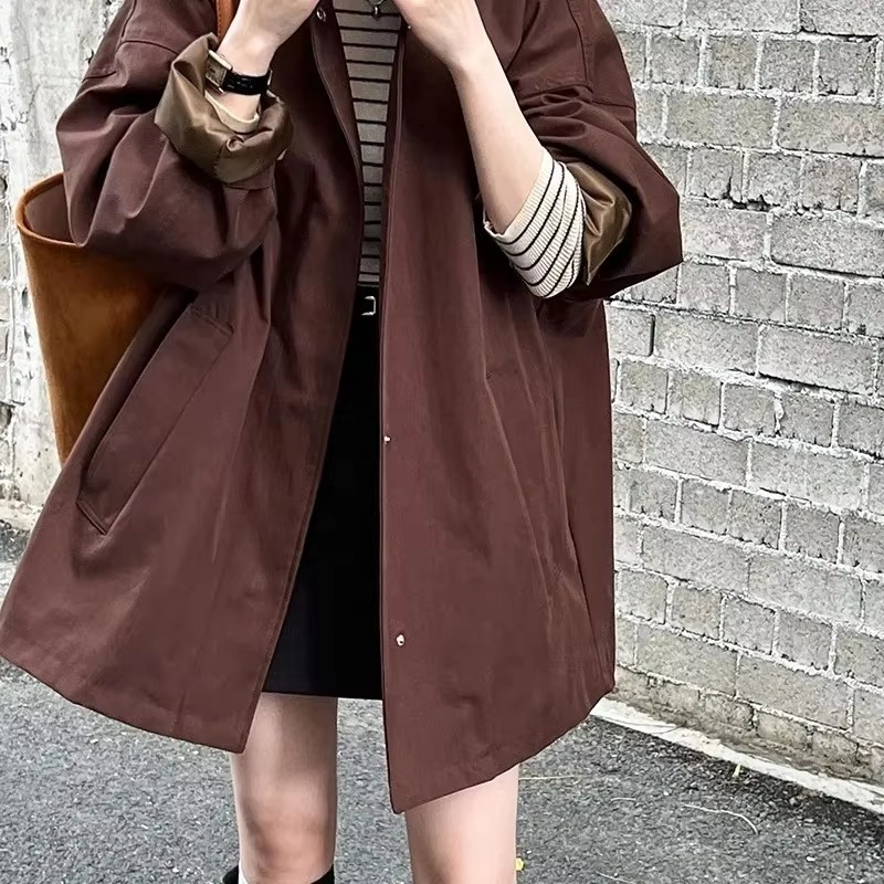 Manteau coupe-vent pour femmes, simple et polyvalent, silhouette ample et décontractée, manteau de travail japonais, collection printemps-automne 2026.