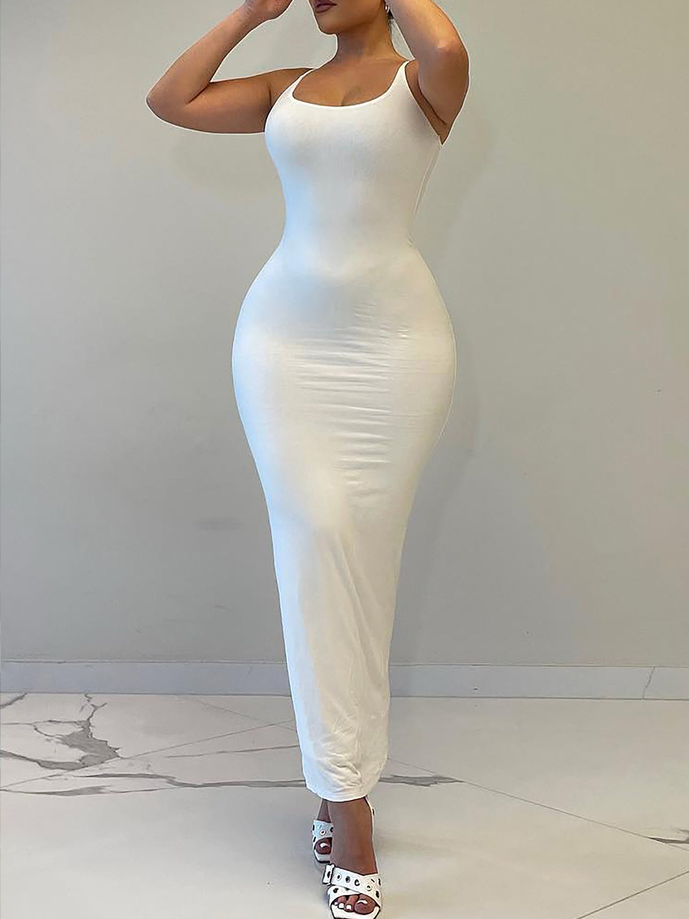 Robe camisole à col en U pour femmes, avec sensation haut de gamme, longue robe slim sans manches