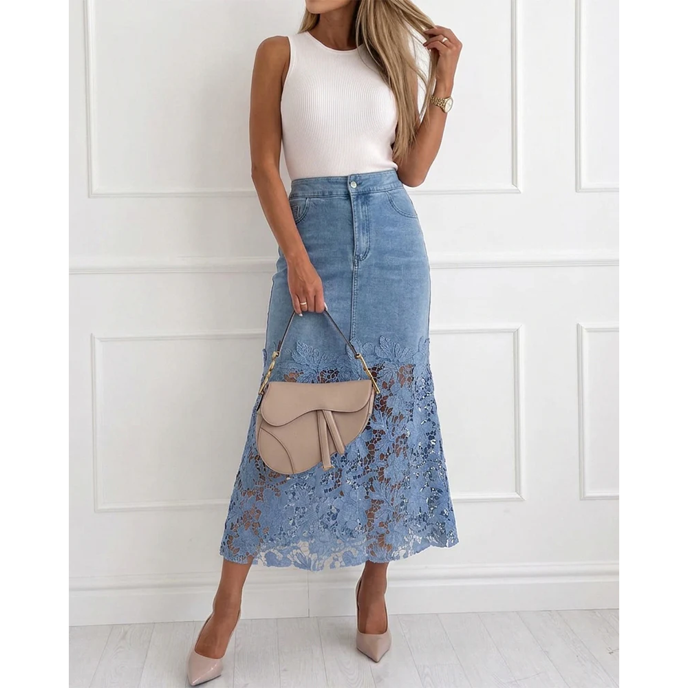 Jupe longue en jean pour femme, taille haute, délavée clair, motif floral, patchwork de dentelle ajourée, fente à l'ourlet, coupe trapèze, style décontracté d'été