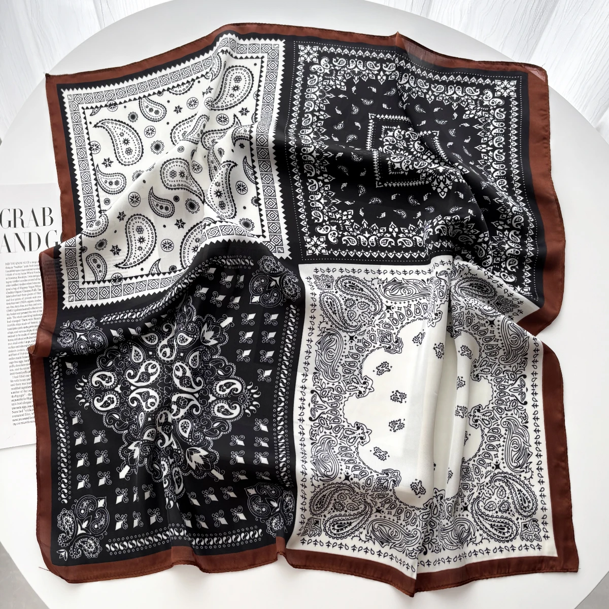 2025 soie châle carré Foulard pour femmes imprimer bandeau Foulard Satin Hijab bandes de cheveux Foulard femme bandeau Bandana