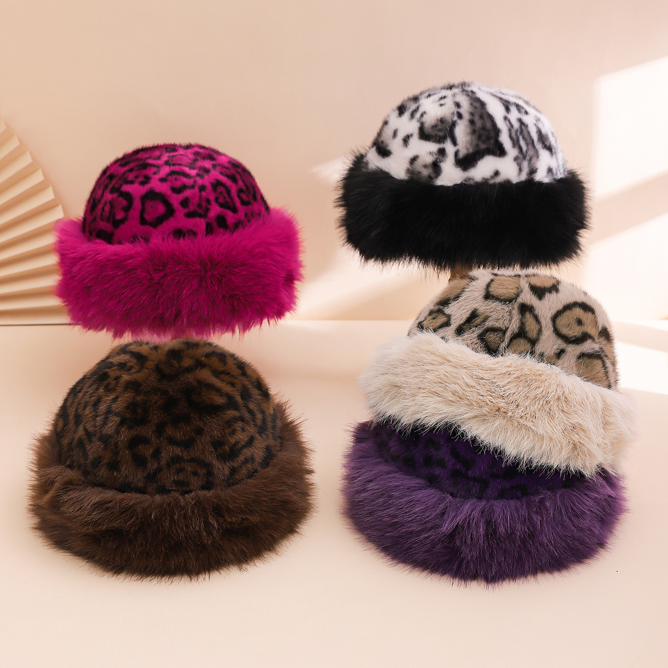 Nouveau chapeau mongole imprimé léopard transfrontalier, à la mode, chaud et doux, chapeau de pêcheur d'automne et d'hiver pour femmes, chapeau en velours