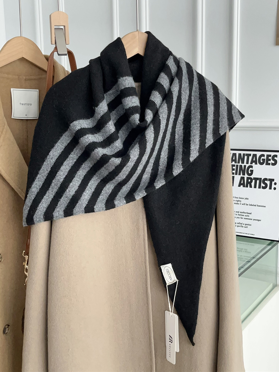 Écharpe triangulaire élargie rayée de couleur haut de gamme, laine rayée, nouveau châle tricoté coréen, écharpe chaude pour femmes, automne hiver