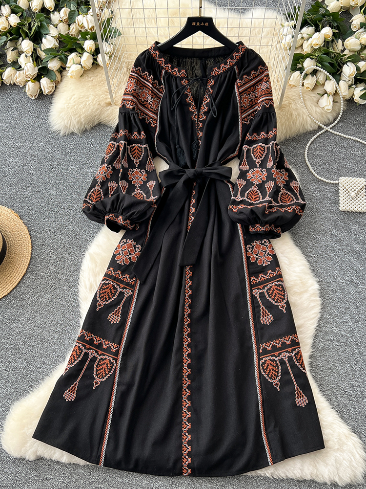 Robe longue de Style ethnique rétro bohème pour femmes, printemps-automne, brodée à lacets, manches lanternes, cintrée à la taille, A155