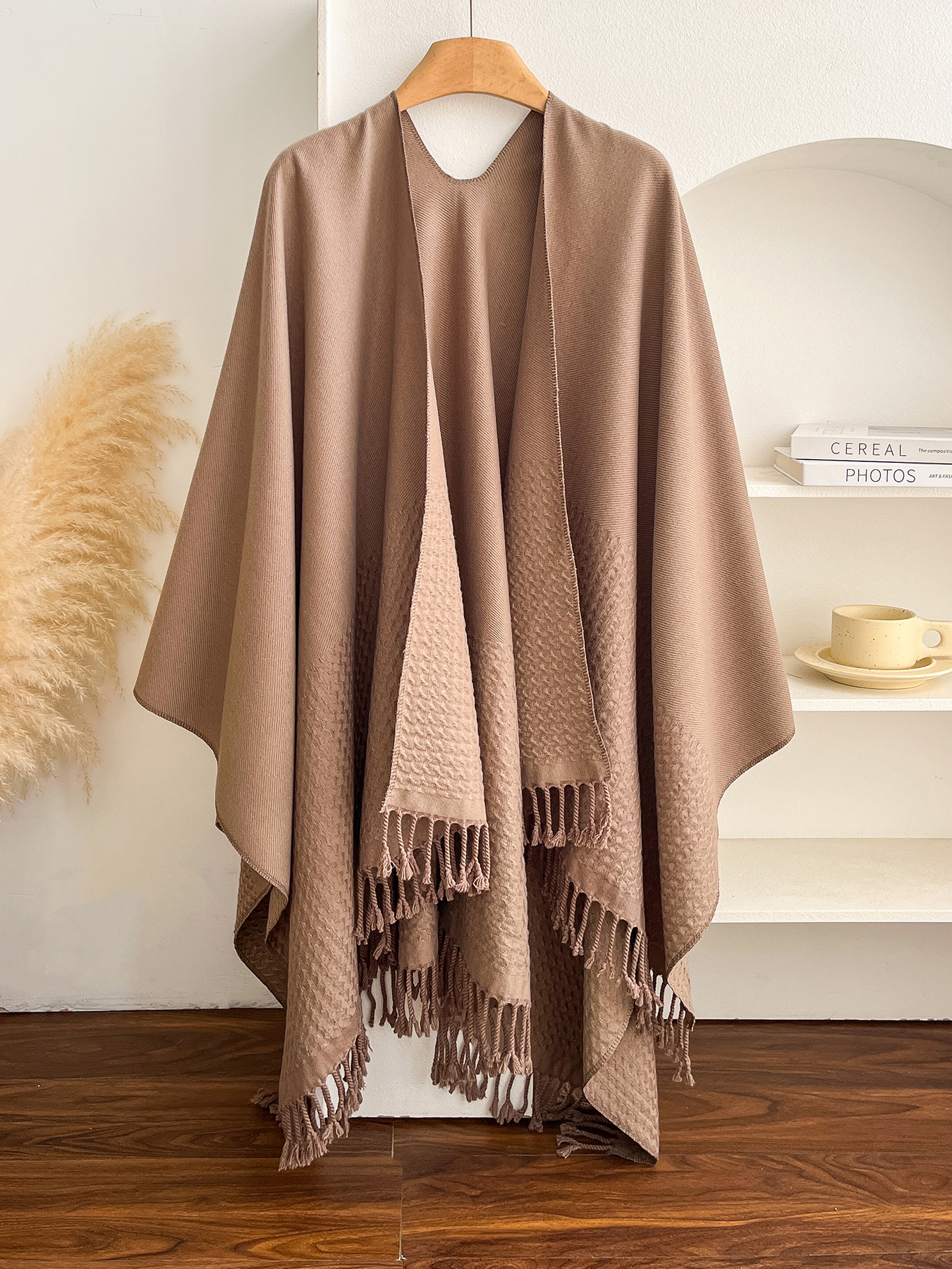 Nouveau style populaire automne-hiver : Écharpe chaude à franges et fente, double face, ondulée tridimensionnelle, tendance, idéale comme cadeau d'anniversaire
