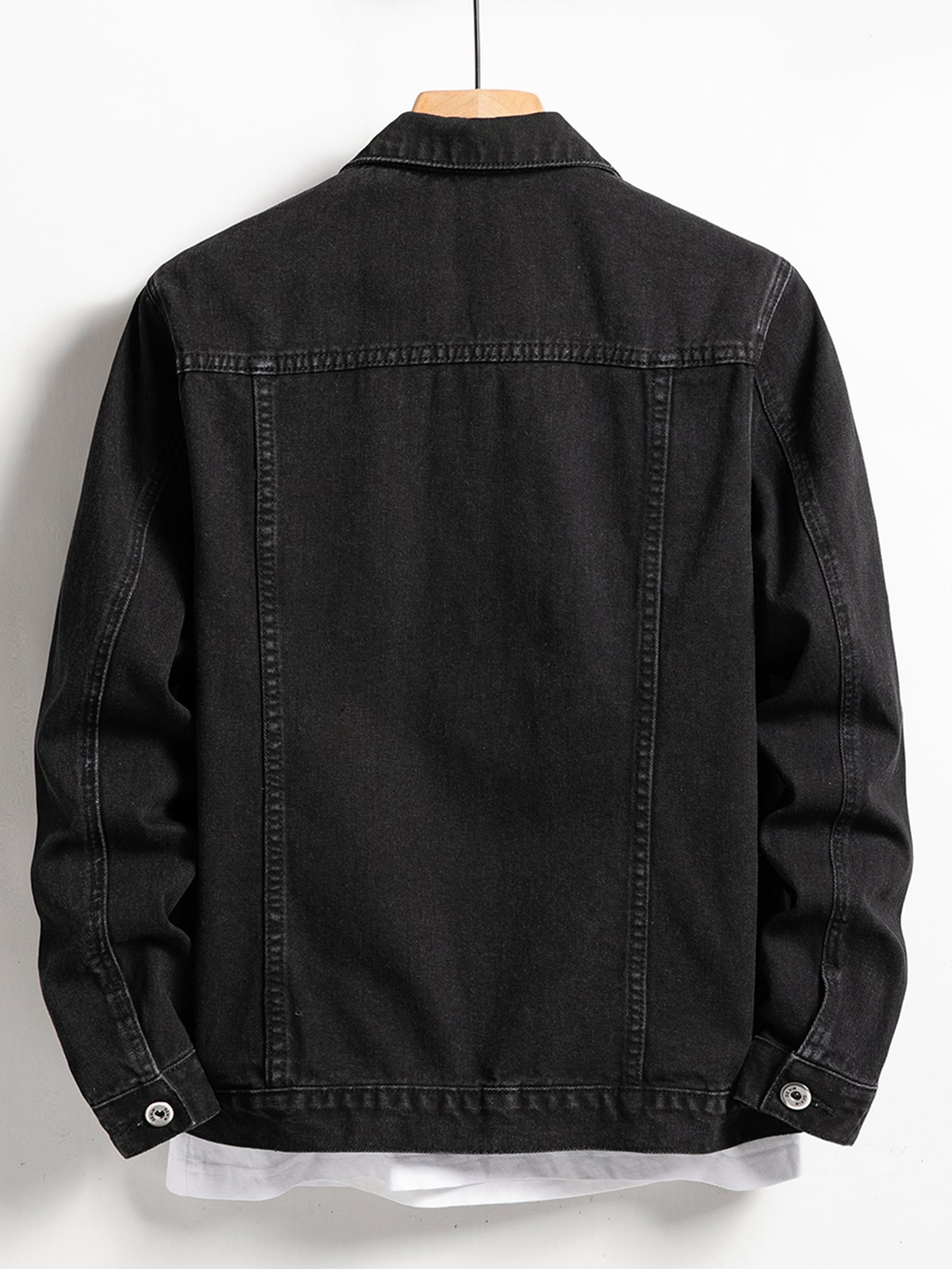 Veste en jean pour homme pour le printemps et l'automne. Manteau en jean noir à col noir. Convient pour un usage quotidien décontracté. Élégant, simple et tendance.