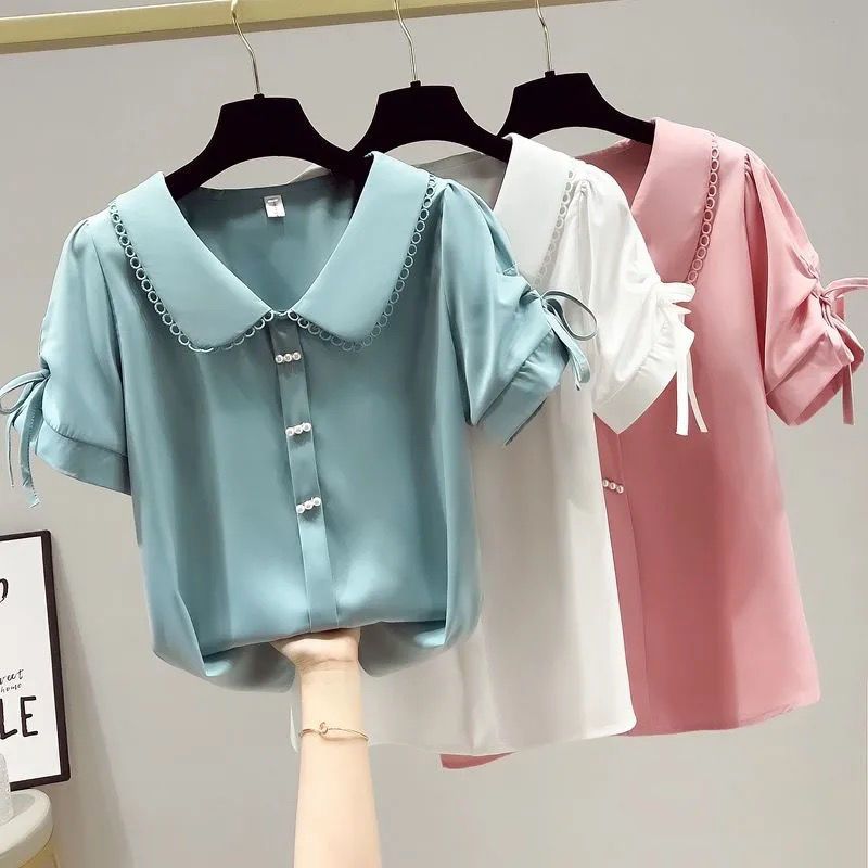 Chemise en satin pour femmes - Col Peter Pan, bouton perlé, manches courtes, poignets à nouer