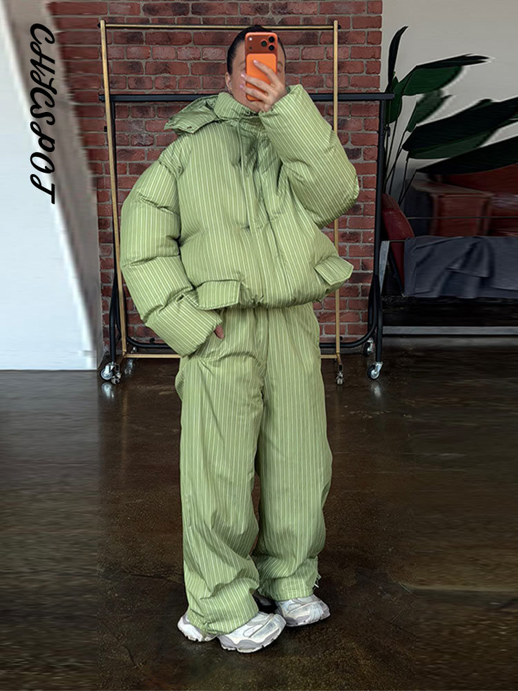 Nouvel ensemble pantalon et veste matelassée rayée à capuche et manches longues pour femme, style streetwear, avec pantalon lanterne et empiècements, tenue d'hiver