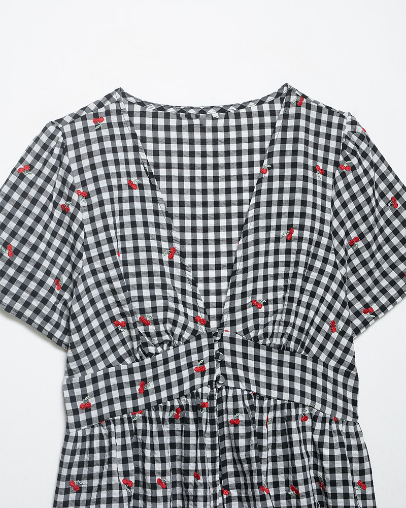 Haut brodé à carreaux pour femme, nouvelle collection été 2026, col en V, style vacances, chic et original