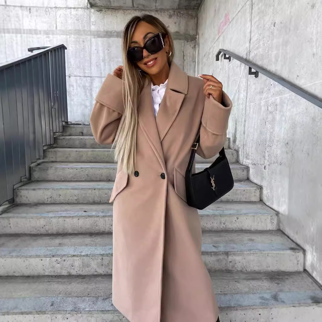 Manteau long élégant à revers crantés et double boutonnage, coupe ample, en mélange de laine, idéal pour le quotidien, le bureau, la ville et les trajets.