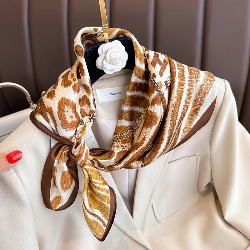 Foulard carré imprimé léopard pour femme, bandeaux en satin doux, foulard de tête de la présidence, bandeau de sauna Hijab, ruban de sac de bureau, écharpe de luxe, 2023
