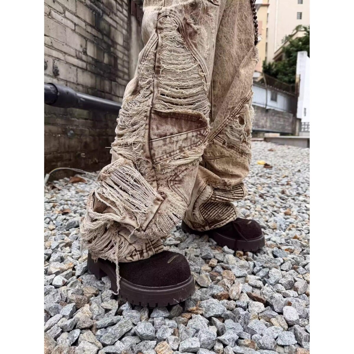 Jean en denim marron clair déchiré et plissé, coupe droite ample, style américain urbain, unisexe, poids lourd