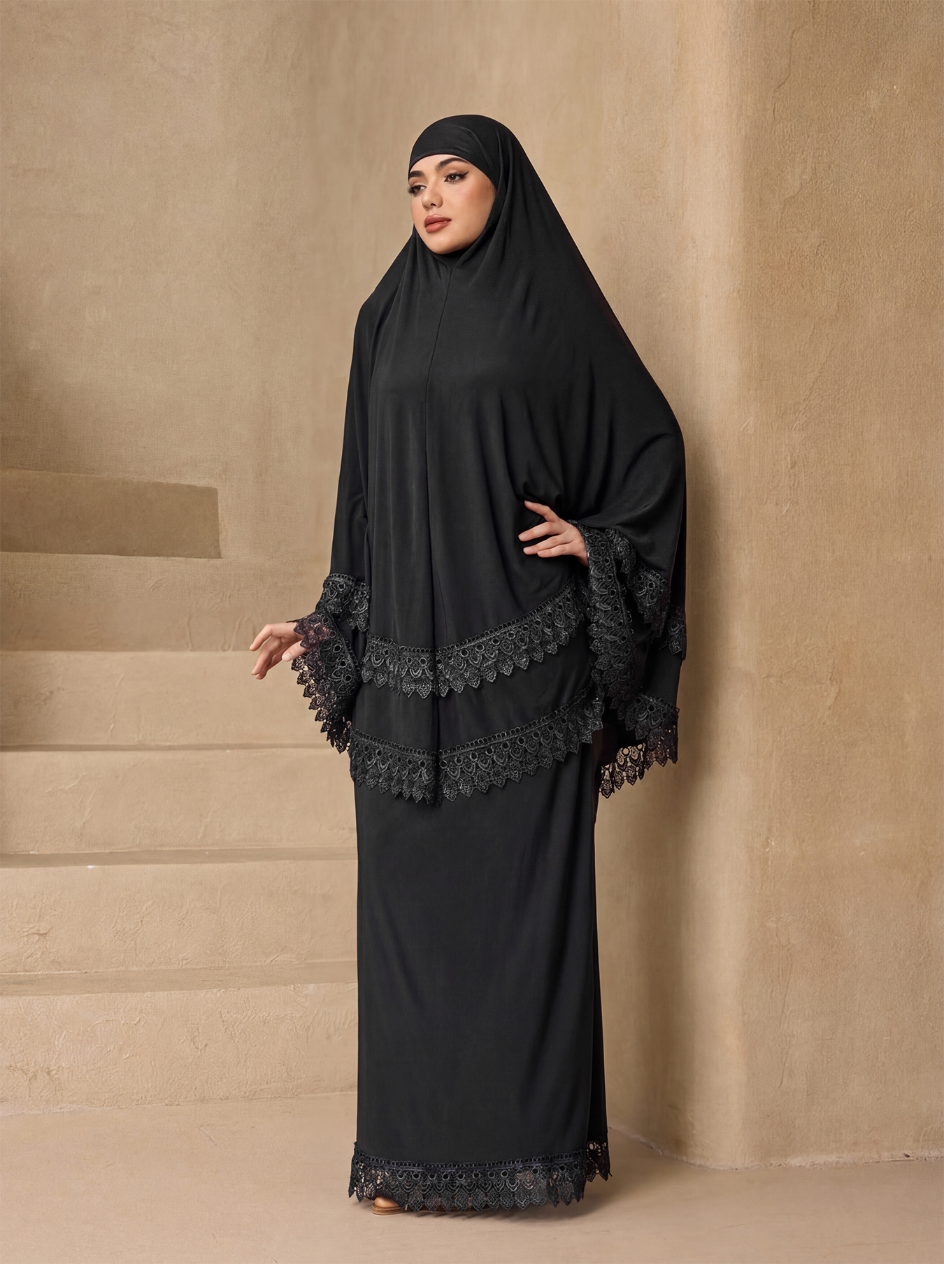 Ensemble élégant de deux pièces, khimar et abaya à plusieurs couches avec bordure en dentelle, robe longue de prière modeste pour femmes musulmanes, tenue religieuse quotidienne pour l'Aïd.