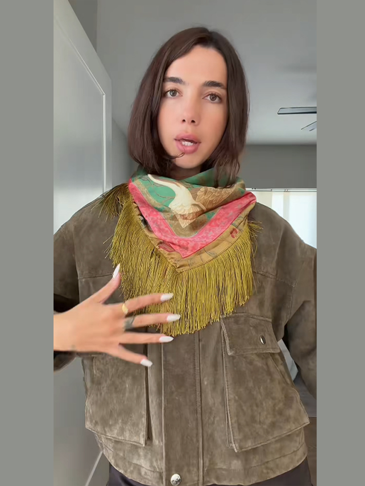 Écharpe Imprimée Femme Vintage à Pompons Carrée Polyvalente Accessoire Ceinture Chic Tendance Urbaine 2026 Nouveauté