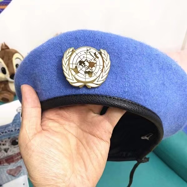 UN BLUE BERET-Casquette de la Force de maintien de la paix des Nations Unies, chapeau avec insigne de l'ONU, accessoire de costume de cosplay de jeu souvenir de calopsitte