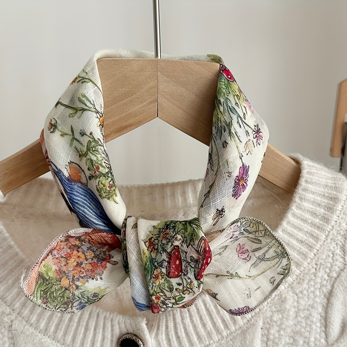 Nouveau style printemps-automne, petit foulard carré en soie à fleurs roses pour femmes, foulard décoratif haut de gamme, petit foulard polyvalent pour le cou, 1 pièce