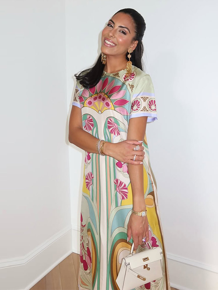Robe longue chic imprimée pour femme, col rond, manches courtes, coupe ample, avec empiècements plumes, collection été 2026, idéale pour les vacances