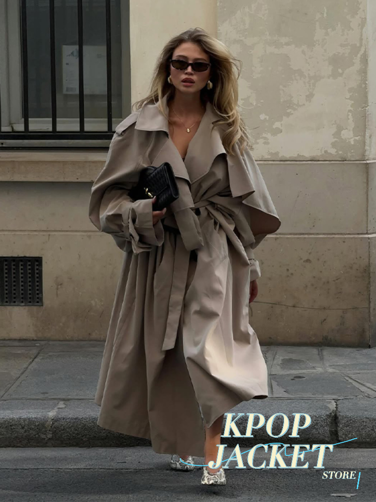 Manteau trench long kaki à rayures color-block pour femme 2026, col large, coupe ample, épaules tombantes, doublure bleue, fente latérale, idéal pour les trajets quotidiens et les sorties