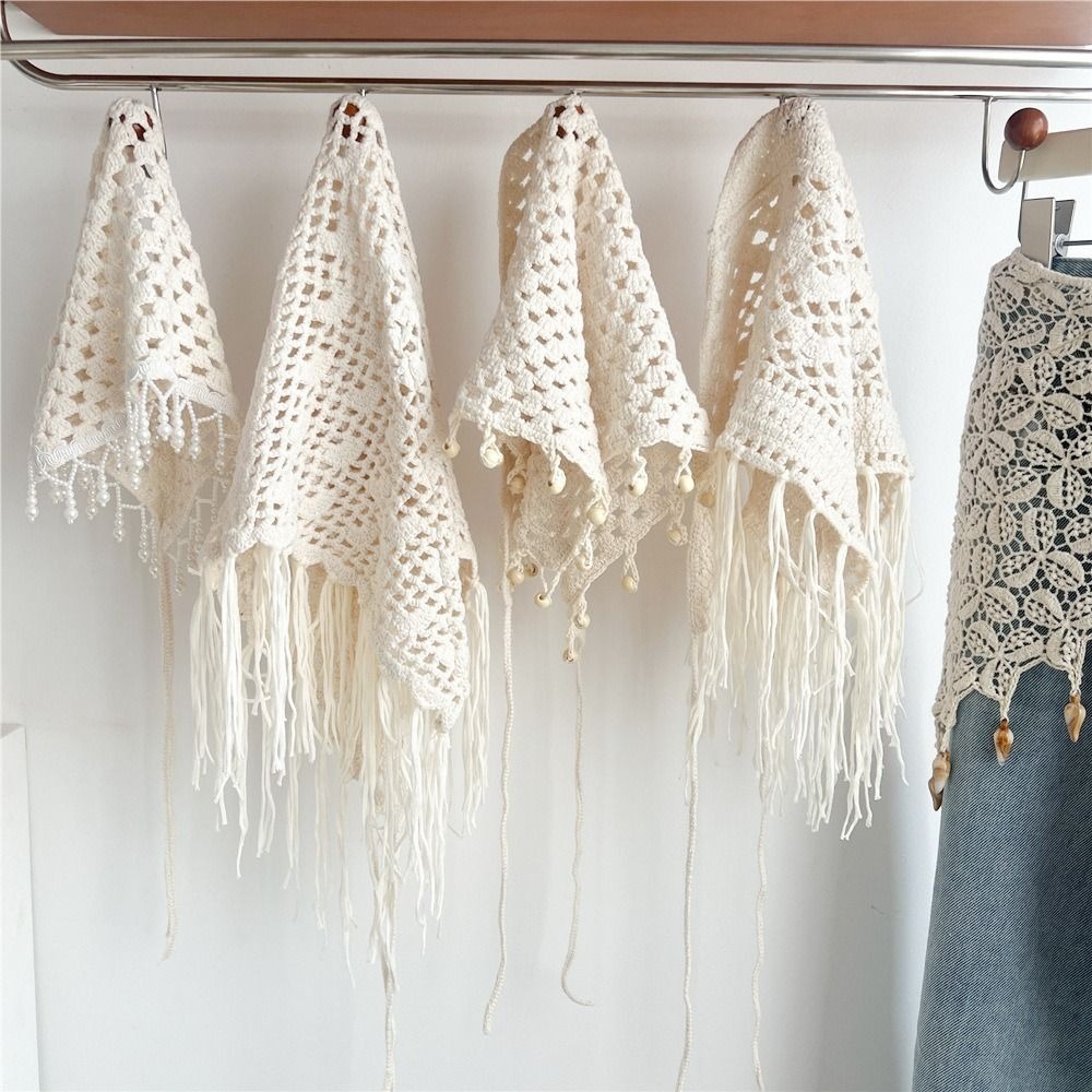 Écharpe triangulaire tricotée à pompons style bohème, style campagnard et ethnique, châle ajouré en dentelle, cape décorative, foulard