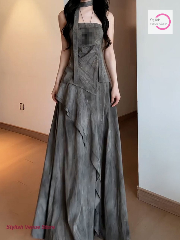 Ensemble deux pièces gris à col tubulaire style plissé français, jupe et haut, pour femme, nouvelle collection printemps-été, élégant et décontracté.
