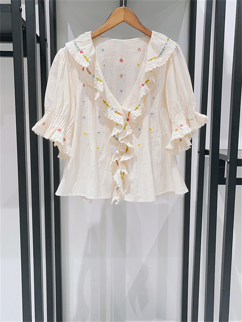 25 Blouses vintage pour femmes d'été |   Chemise blanche à manches bouffantes et col en V avec broderie florale et bordure à volants |   Haut décontracté bohème ample