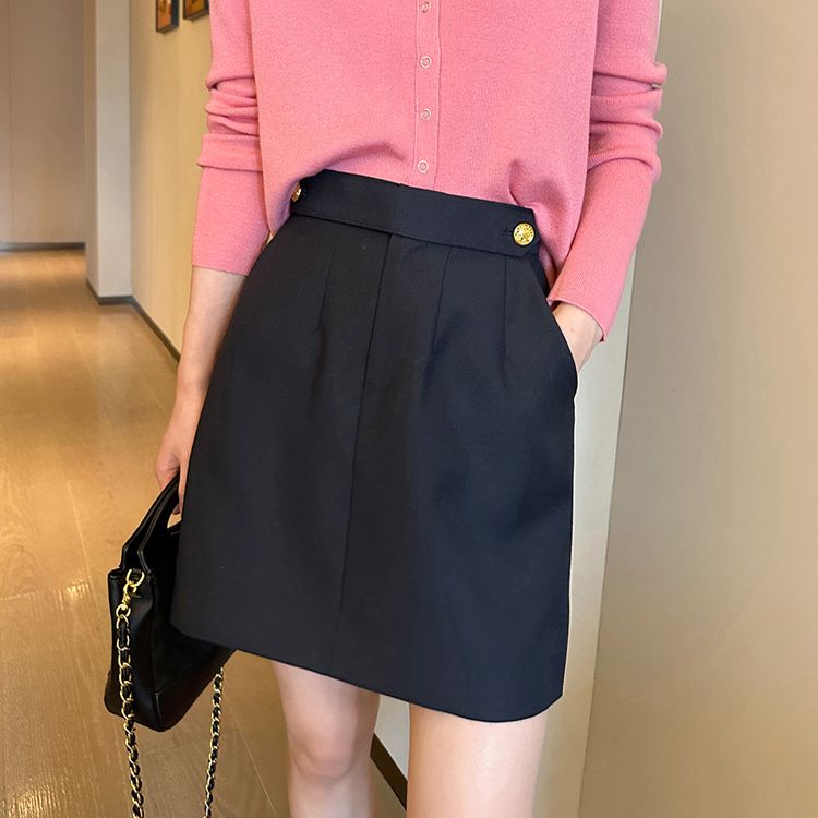 Petite jupe trapèze à la mode avec fesses enveloppées, demi-jupes grises haut de gamme, début d'automne, nouveau