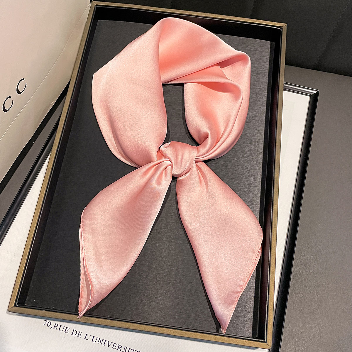 Foulard Hijab Uni 70x70cm pour Femme, Châle Carré en Satin Doux, Bandeau et Accessoire Cheveux pour Dames, Écharpe de Cou
