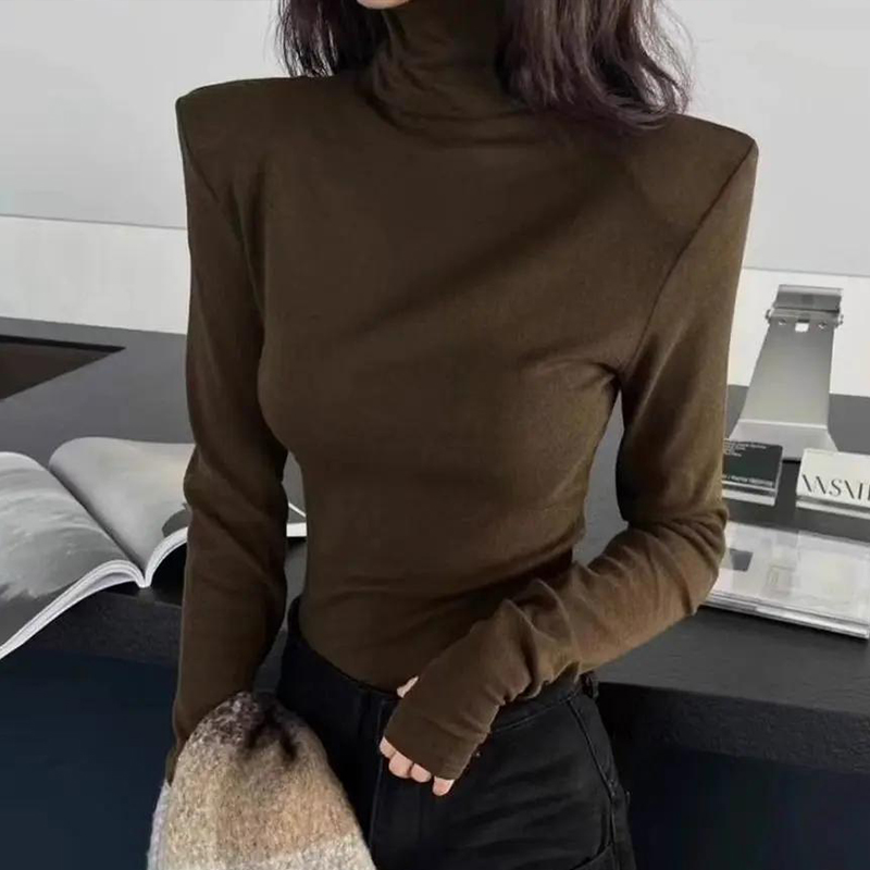 Haut à col montant et manches longues pour femme, nouvelle collection printemps 2026, style coréen minimaliste, design sans revers aux manches, épaules structurées, coupe ajustée, en maille.