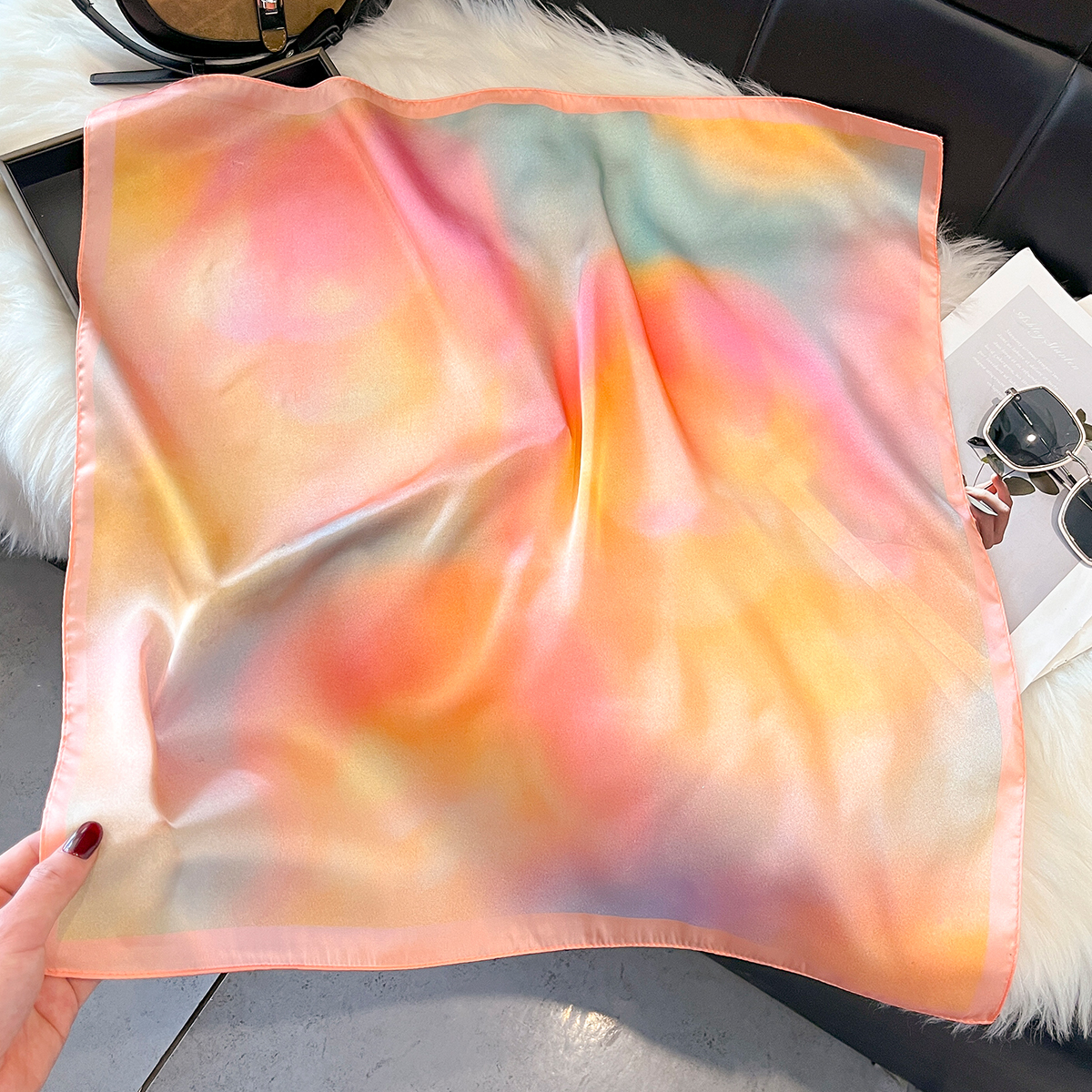 Écharpe carrée de luxe pour femmes, élégante, douce, en soie artificielle, imprimée, foulard, hijab, bandana, châle, couleur tendance