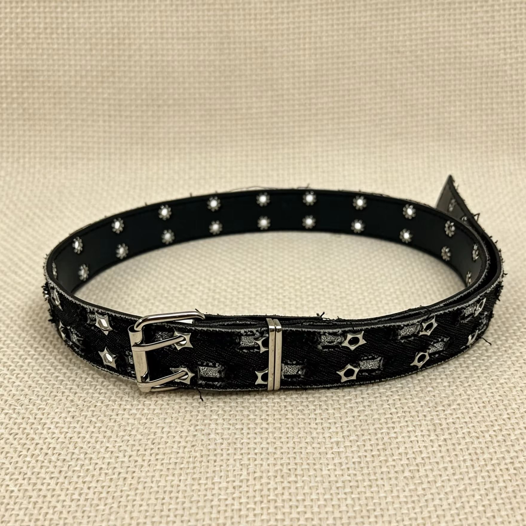 1 ceinture en jean pour femme avec doubles œillets, au style minimaliste, usé et épuré, idéale pour le quotidien