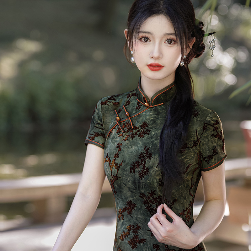 Style chinois 2025 printemps et été nouveau mince rayonne Cheongsam jupe longue tempérament robe rétro avant fendu Qipao robe