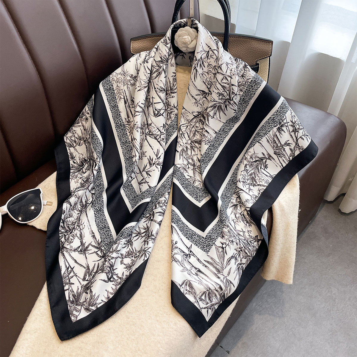 Foulard carré de luxe en soie pour femmes, châle de cou à la mode, chaînes élégantes, Bandanas Hijab, tache douce, 90x90cm
