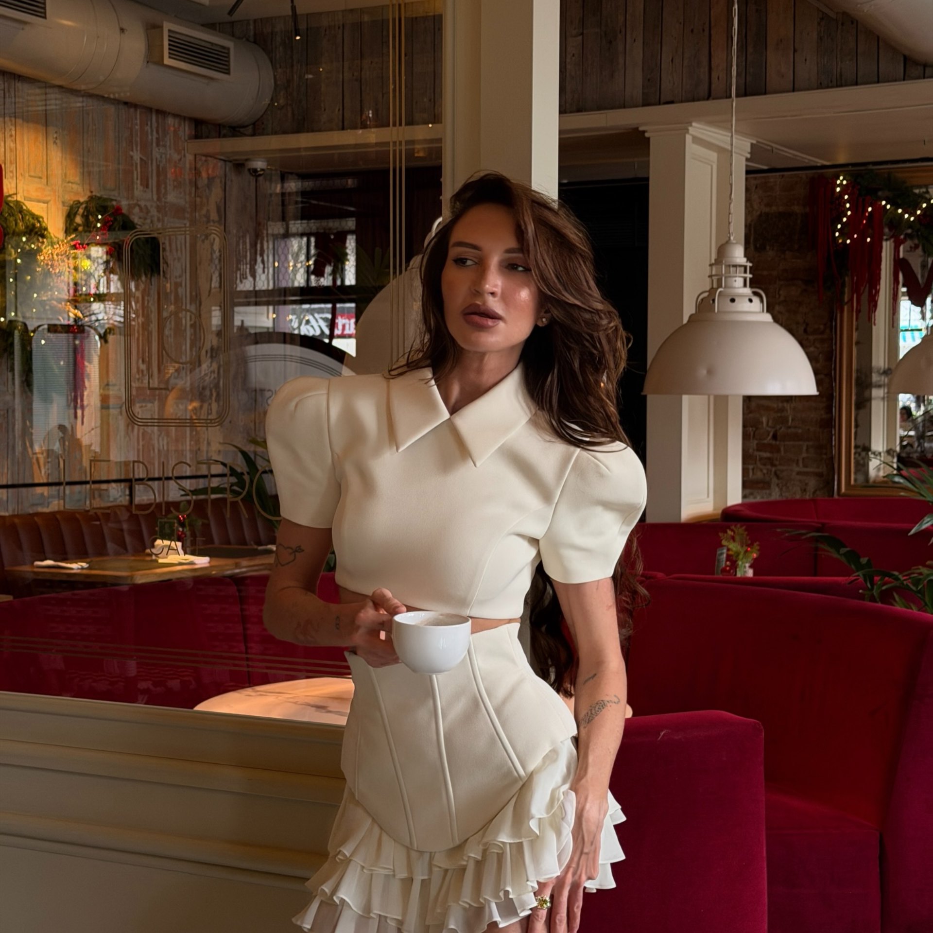 Tenue 2 pièces blanche tendance pour femmes, haut court à manches bouffantes et jupe trapèze à volants, robe moulante Sexy, fête en Club, rendez-vous, Look de nuit