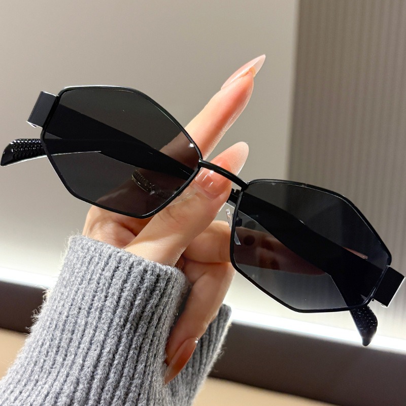 Lunettes de soleil tendance populaires, lunettes de soleil polygonales en métal, lunettes de soleil haut de gamme pour femmes, idéales pour la photographie de rue.