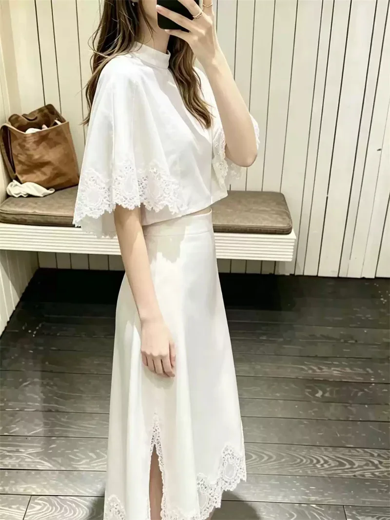 Chemisier élégant pour femme en satin à col semi-montant avec empiècements, fermeture éclair au dos et manches courtes en dentelle, Nouveauté 2026