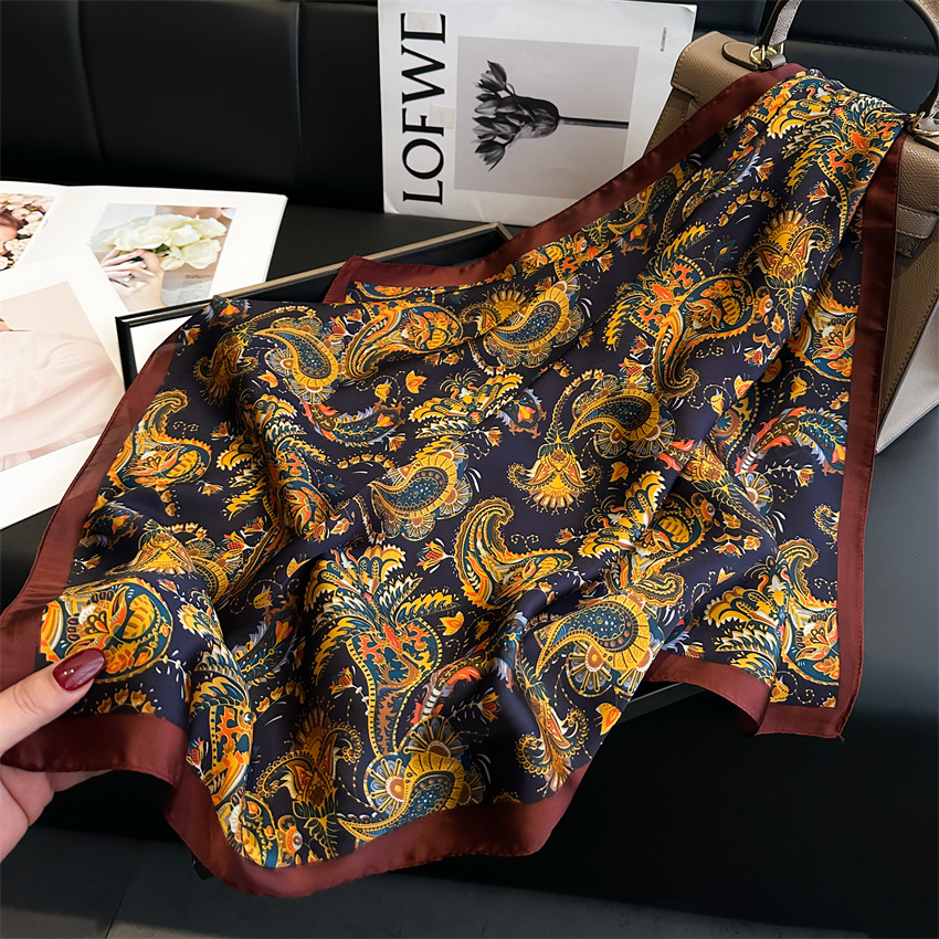 Foulard carré imprimé Paisley, Bandana en Satin doux, Vintage, coupe-vent, châle enveloppant, Imitation soie, serviette de plage de voyage, nouvelle collection 2025