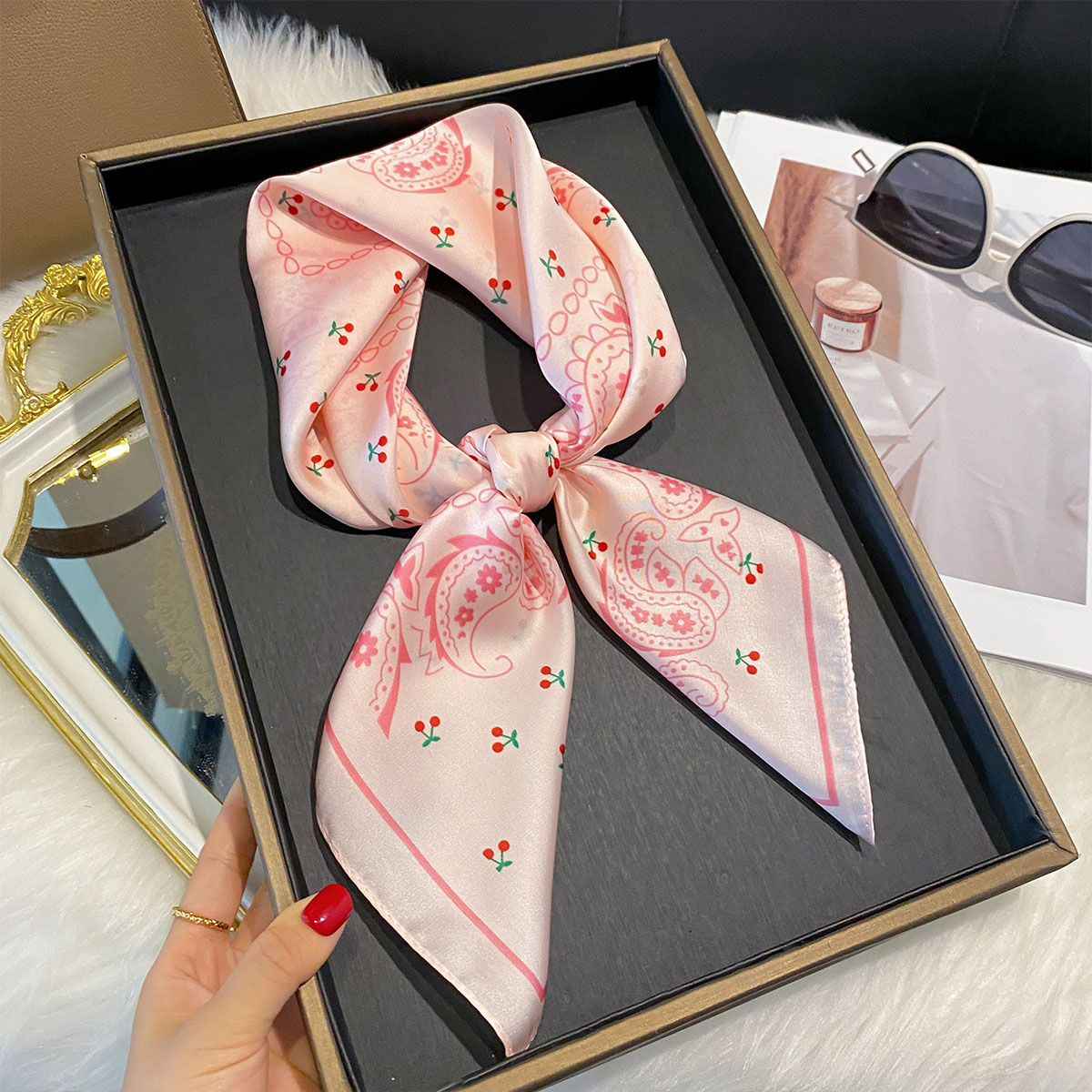 Écharpe en soie imprimé Paisley pour femmes, 70x70cm, châle carré, bandeau décoratif, Design de luxe, Bandana, nouvelle mode 2025