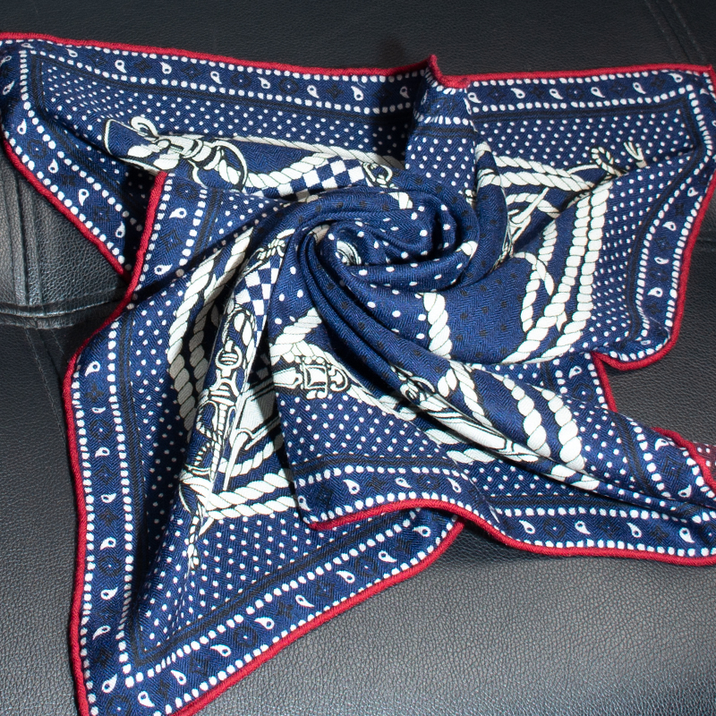 Foulard carré imprimé équestre pour femme 65x65cm en mélange soie et laine, châle chaud d'hiver de luxe, accessoire de mode pour une couverture élégante