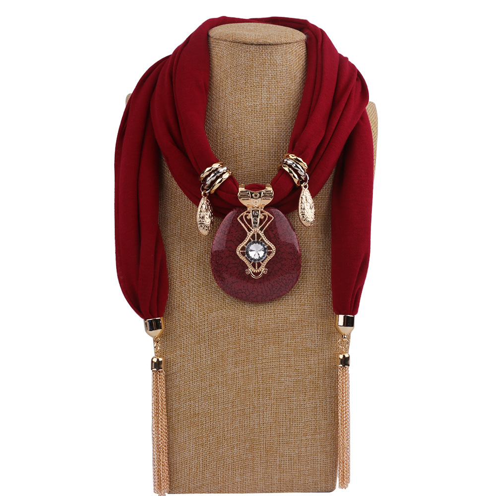 Mode femmes couleur unie gland Wrap écharpe multi-style décoratif bijoux collier pendentif écharpe Hijabs Femme foulards