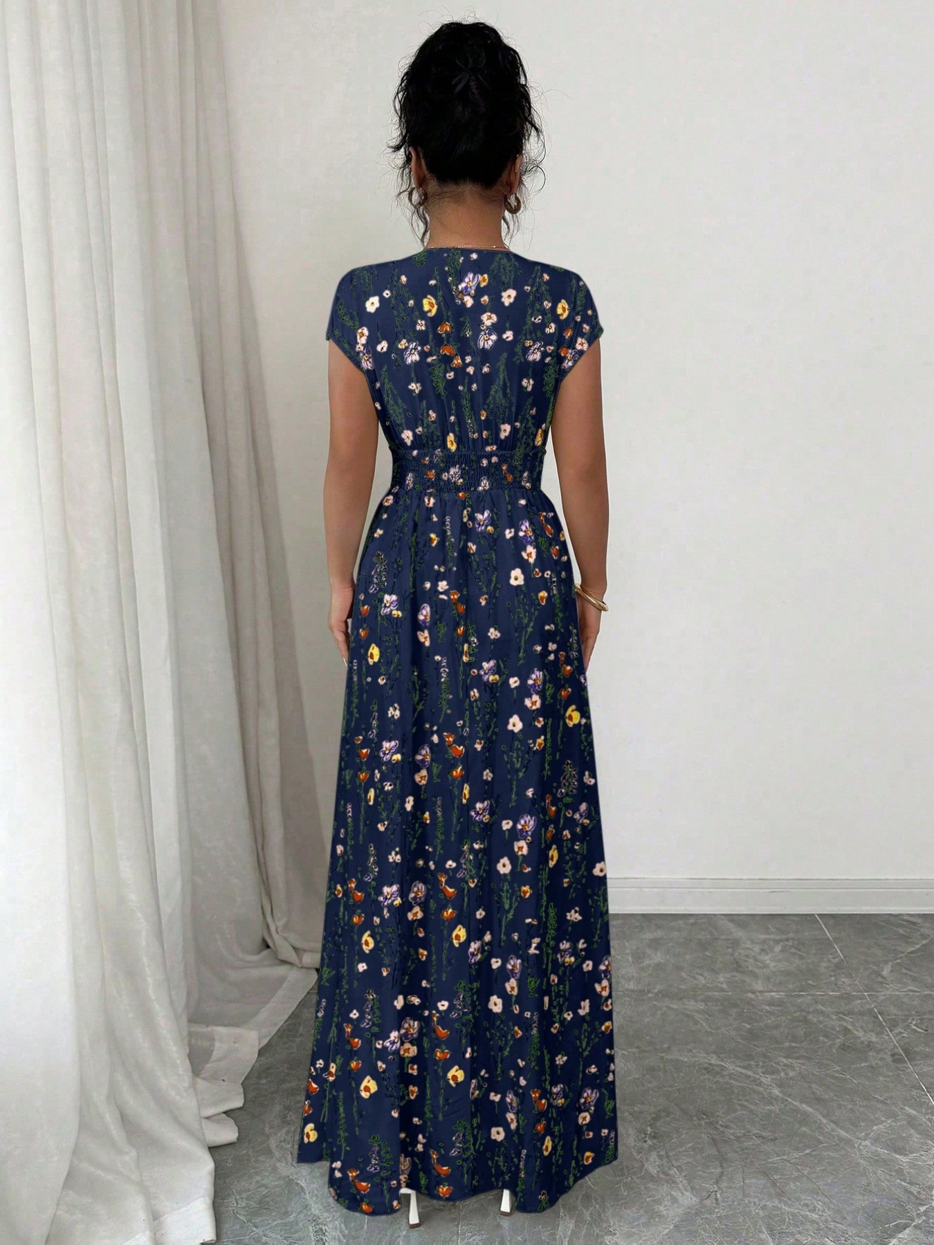 Nouvelle collection transfrontalière de vêtements pour femmes : Combinaison longue élégante à fleurs, col en V et taille cintrée, style français