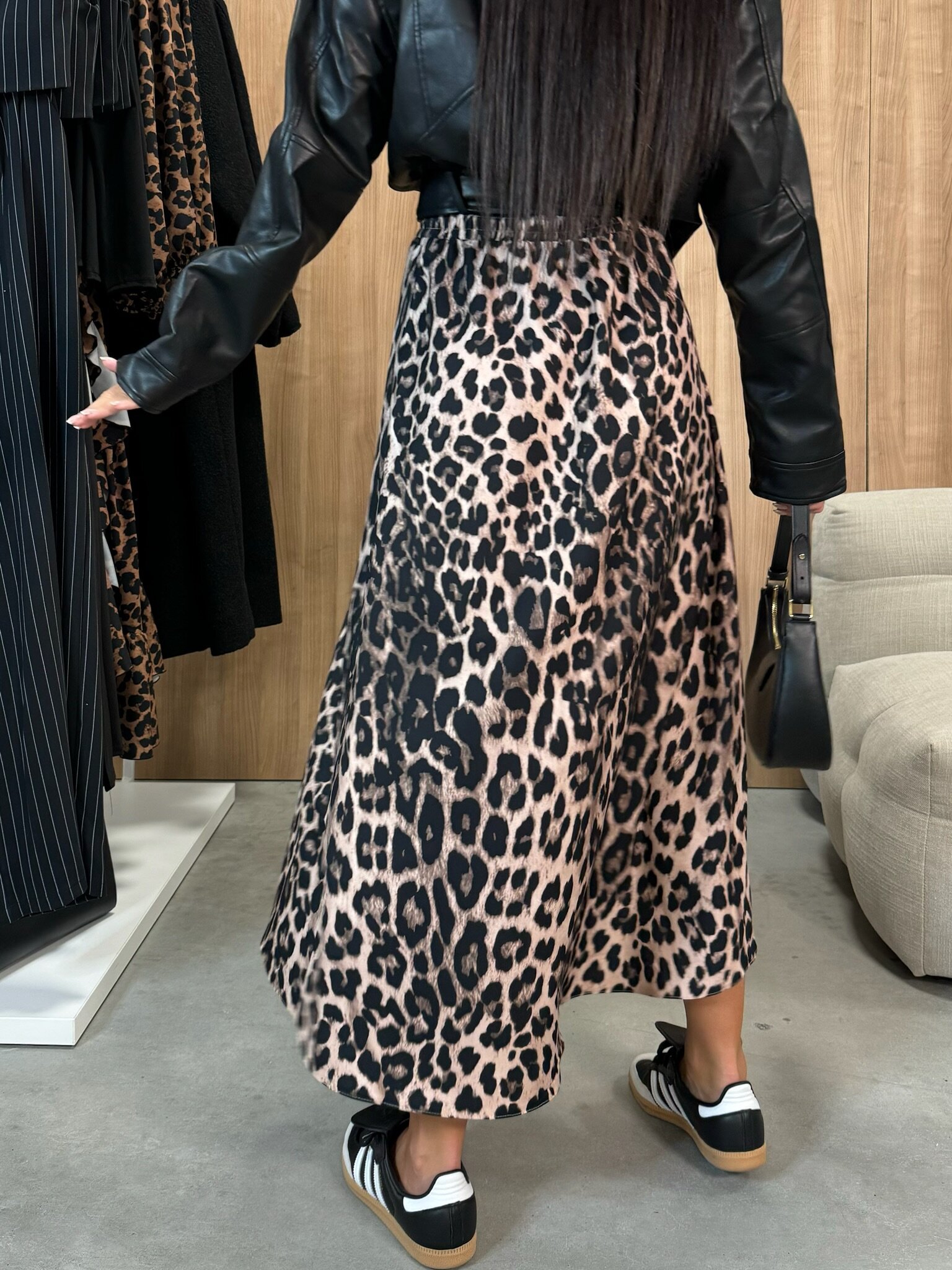 Jupe longue mi-mollet pour femme à imprimé léopard, taille haute, coupe trapèze fluide avec fente latérale, style décontracté chic streetwear