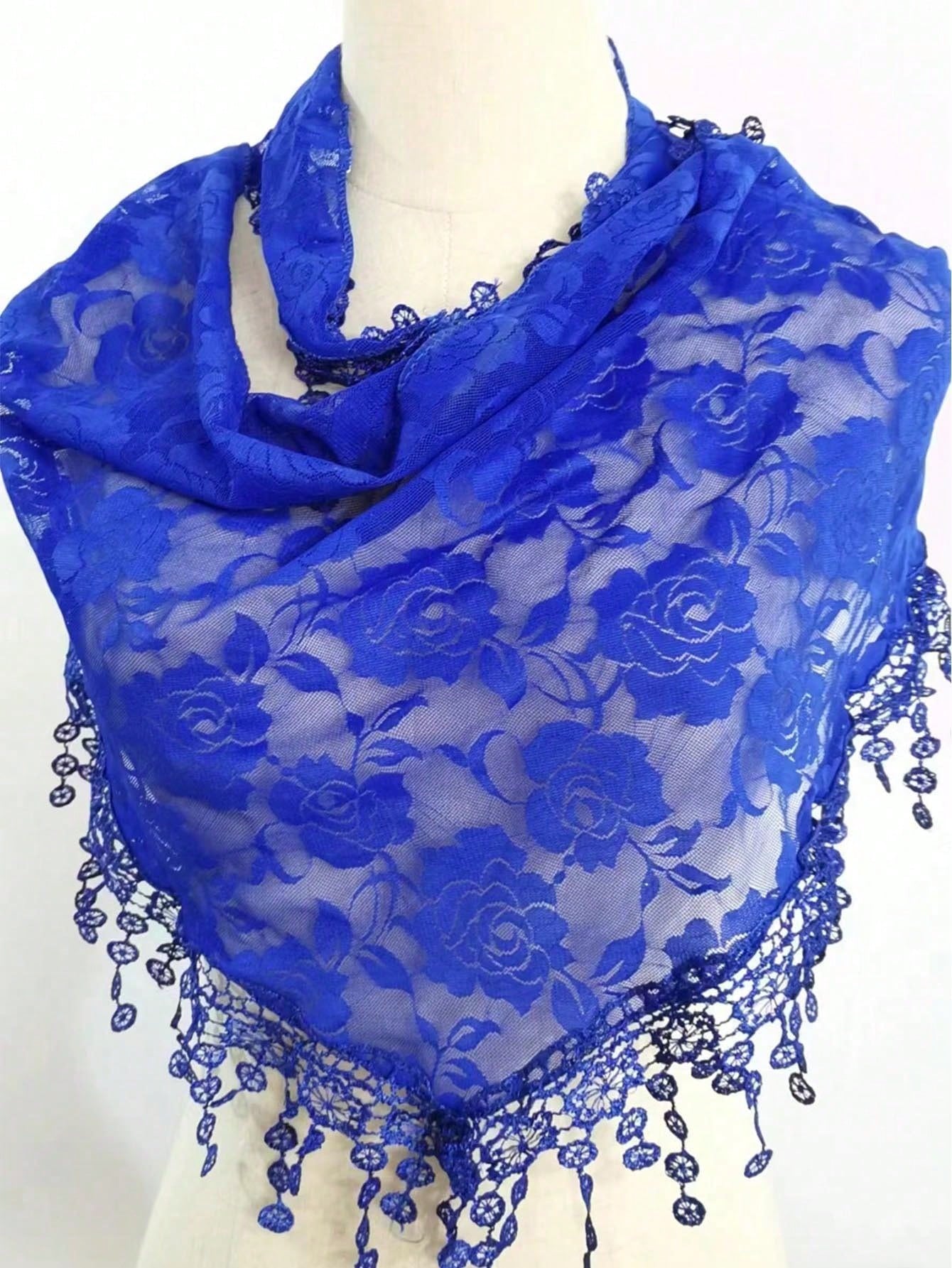 Voile de mariée triangulaire élégant pour femme, en dentelle brodée florale ajourée motif rose, pour mariage et événements formels, utilisable comme foulard ou châle