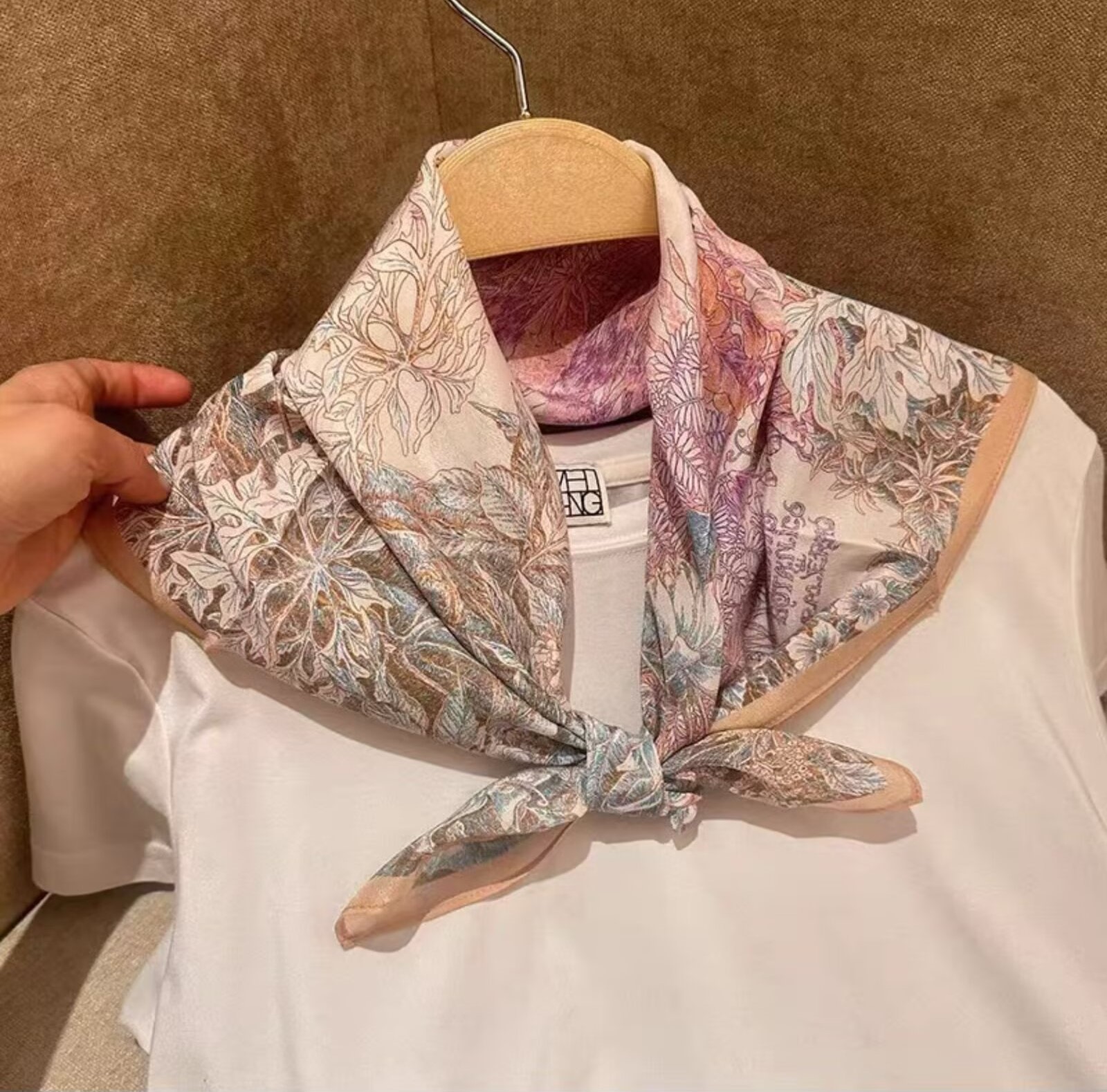 Foulard carré 70 cm en soie de mûrier 100% pour femme, motif floral tendance, foulard de luxe, accessoires pour la tête, bandana, châle