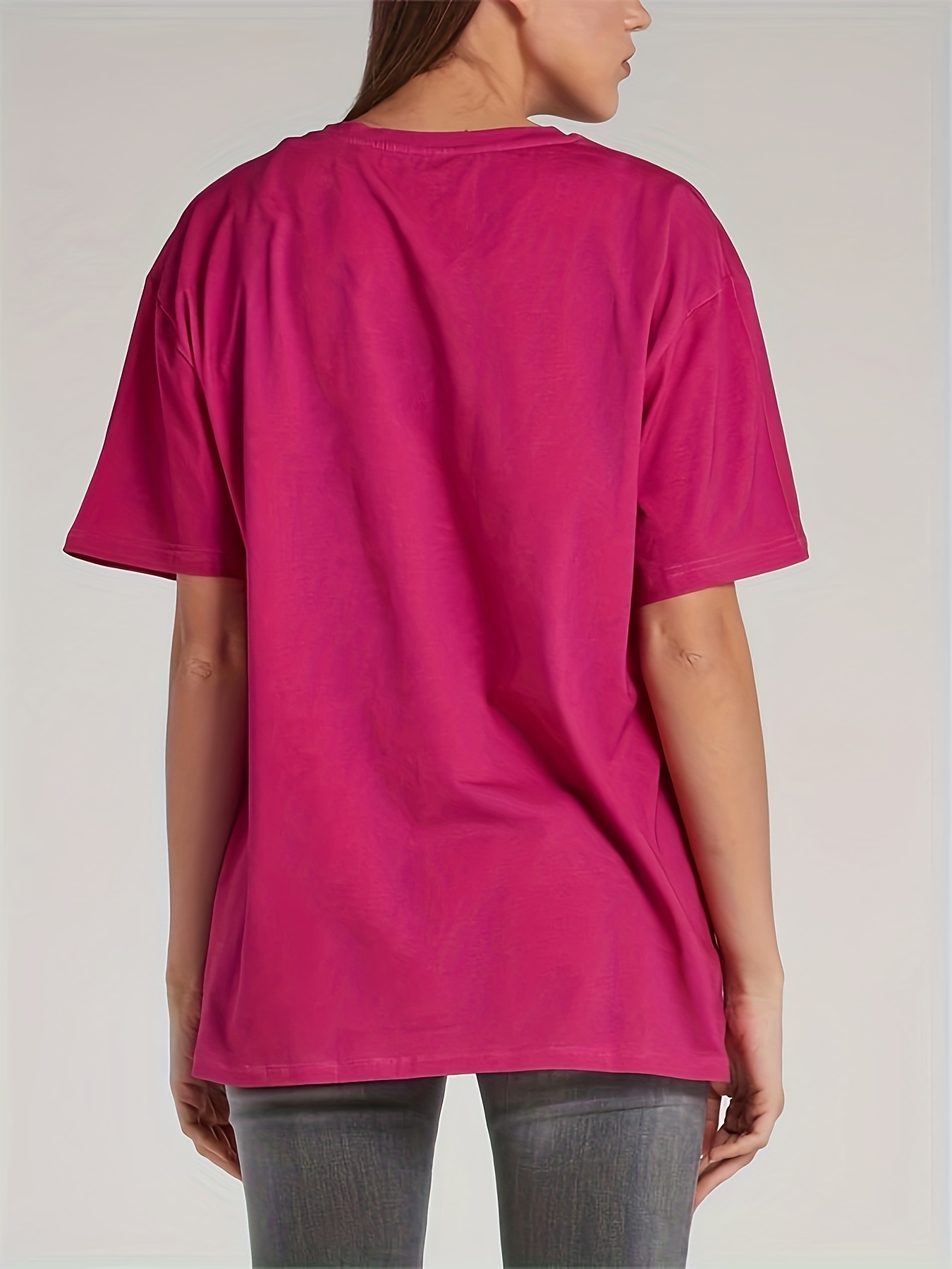 Grande taille femmes printemps et été mode simple fibre de polyester polyvalente de base avec T-shirt élastique à manches courtes de couleur unie.