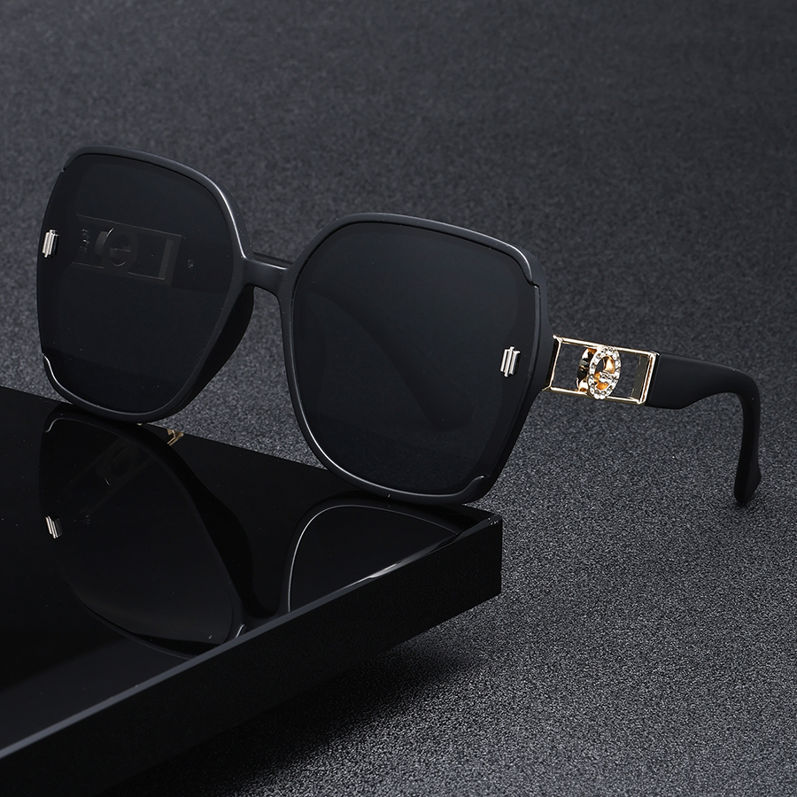Lunettes de mode rectangulaires rétro classiques pour femmes – Montures PC à la mode et verres décoratifs, parfaites pour les fêtes, les festivals,