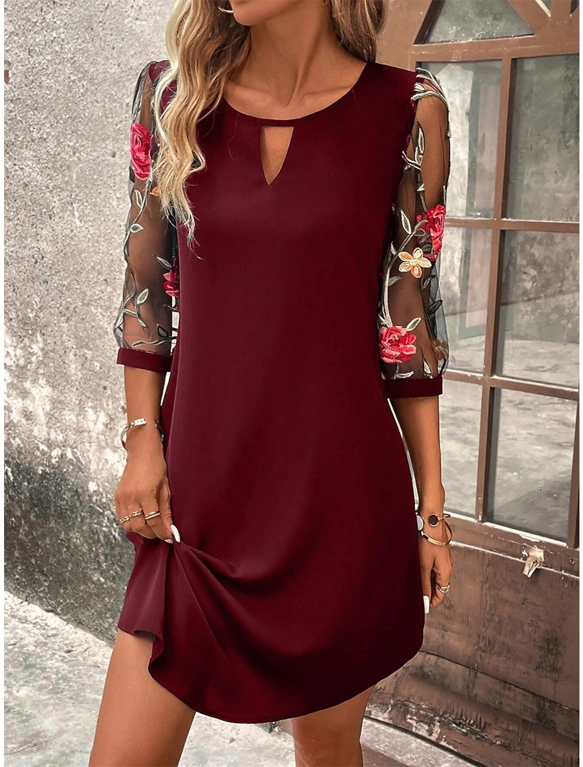 Robe d'été tendance pour femme 2026 – Mini-robe décontractée en dentelle brodée et maille, manches trois-quarts, col rond