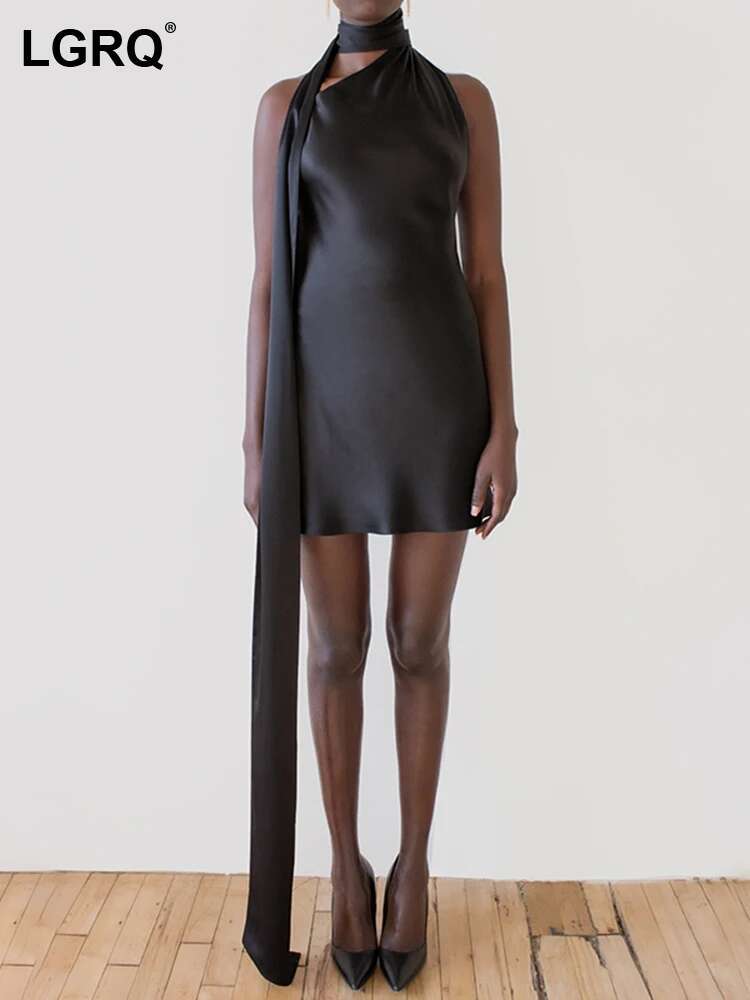 LGRQ 2026 Nouvelle Robe de Soirée Sexy Sans Manches et Dos Nu pour Femme, Robe Droite Unie à Col Halter Tendance 19J4317